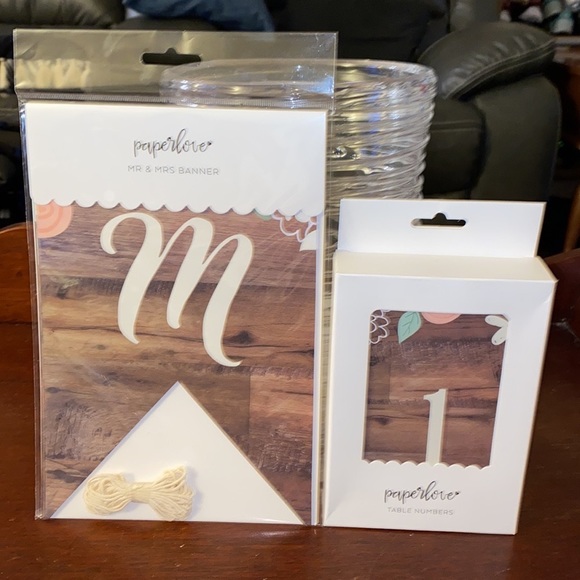 NWT Wedding Decor Unopened Paper Love Set: Mr & Mrs Banner & Table Numbers - Picture 2 of 9